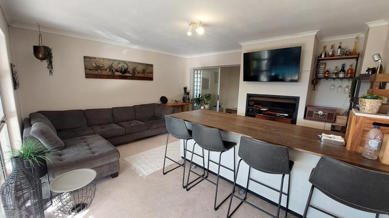 6 Bedroom Property for Sale in Door De Kraal Western Cape